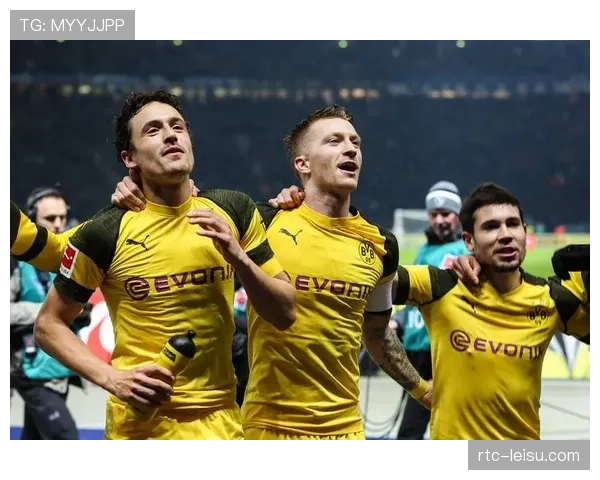 柏林联主力门将诺诺特训练中受伤，缺席关键保级战